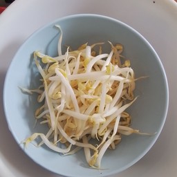 ถั่วงอกลวก