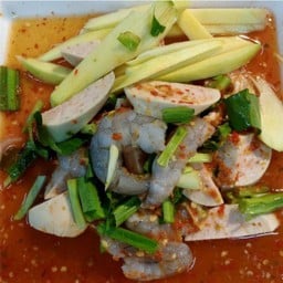 ยำกุ้งสดไก่ยอ