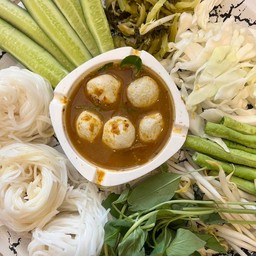 ชุดชนมจีนผักสดน้ำยาป่าลูกชิ้นล้วน