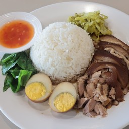ข้าวขาหมู + ไข่