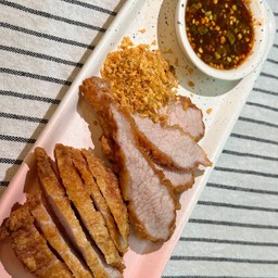 คอหมูทอด จิ้มแจ่ว