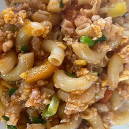 มักโรนีซอสหมู