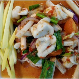 ยำไข่ปลาหมึกซีฟู๊ด