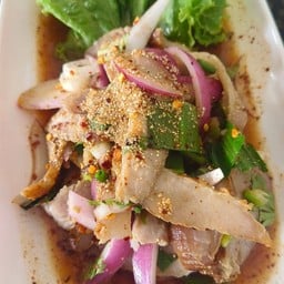 น้ำตกคอหมูย่าง