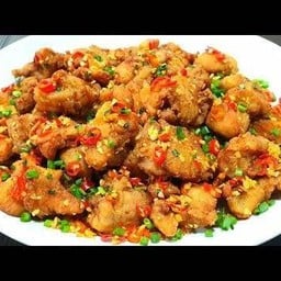 ข้าวราดคั่วพริกเกลือไก่ทอด