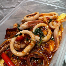 กะเพราหมึก ราดข้าว