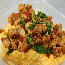 หมูกรอบ by  คุณแหม๋ว อาหารตามสั่ง ลาดปลาเค้า52