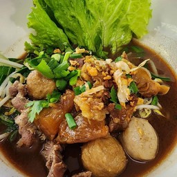 ก๋วยเตี๋ยวเนื้อตุ๋น