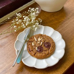 Almond Choc-Chip Cookie