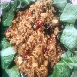 ผัดกระเพราหมูเส้นเล็ก