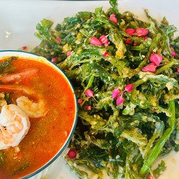 ยำผักบุ้งกรอบหมูสับกุ้งสด