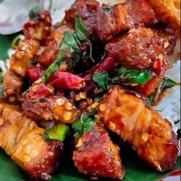 ข้าวกะเพราหมูกรอบ