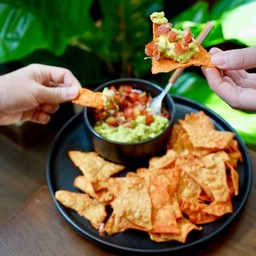 Guacamole Nachos