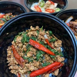 ข้าวกะเพราตามสั่งมาเรียม ฮาลาล