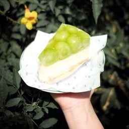 Shine Muscat Jelly Cheese Pie