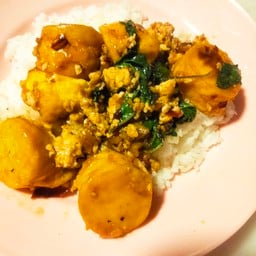 ข้าว+กระเพราเต้าหู้ไข่ไก่สับ