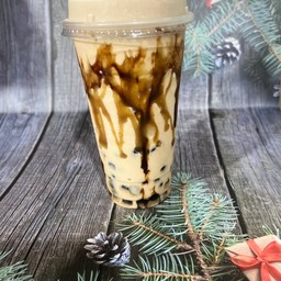 นมหมีปั่นราดคาราเมลบราวชูการ์ใส่มุกบราวน์