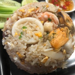 ข้าวผัดรวมทะเล