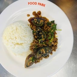 กระเพราไข่เยี่ยวม้า