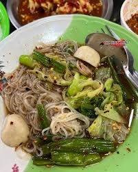 เส้นเล็กซาวน้ำปลาร้า หมูสับ