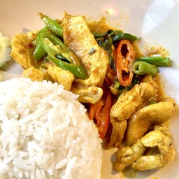 ข้าวราดเครื่องแกง