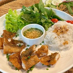 เมี่ยงปลากระพงทอด