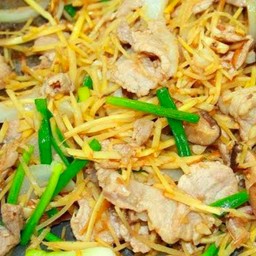 ข้าวผัดขิงหมูชิ้น