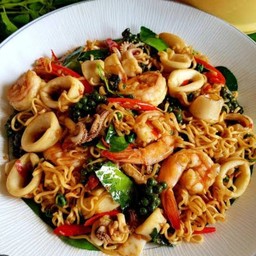Spicy Egg Noodle Basil Leaves