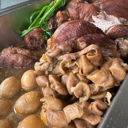 ขาหมูตุ๋นชานอ้อย(เป็นกับ)