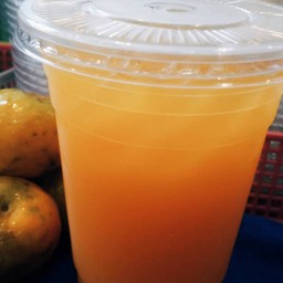 น้ำส้มคั้นสด.