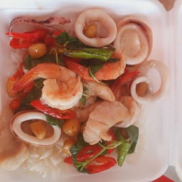 ข้าวราดผัดฉ่าทะเล