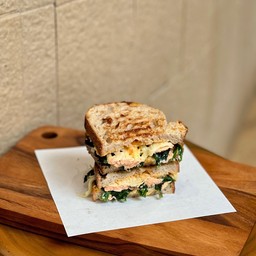 Salmon & Spinach (389.65 kcal)