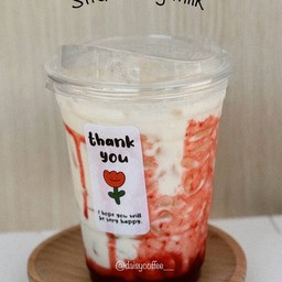 Strawberry Milk  นมสดสตอเบอร์รี่