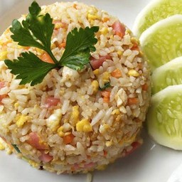 ข้าวผัดไก่ชิ้น