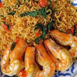 มาม่าผัดกะเพรากุ้ง