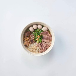 ก๋วยเตี๋ยวลูกชิ้นเนื้อรวม