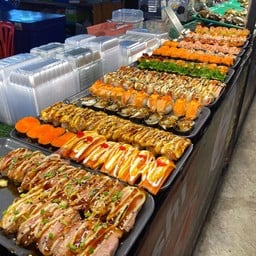 ซูชิรวมหน้าจำนวน 10 ชิ้นแถม 1 ชิ้น