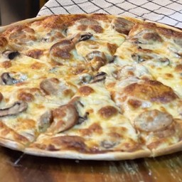 พิซซ่าไส้กรอก สไตล์อิตาเลี่ยน