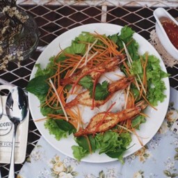 ก๋วยเตี๋ยวยำกุ้งย่าง