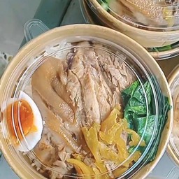 ข้าวขาหมู เนื้อหนัง