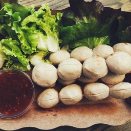 ลูกชิ้นหมูปิ้ง 1 ชุด (4ไม้)