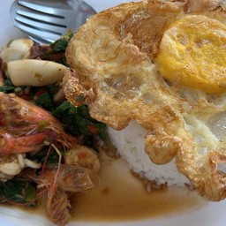 ข้าวราดกะเพราทะเล