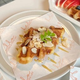 ครอฟเฟิล อัลมอนด์