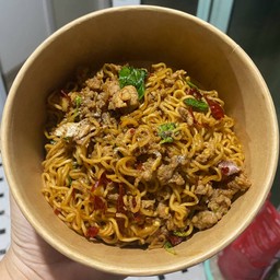 มาม่ากระเพราหมูชิ้น