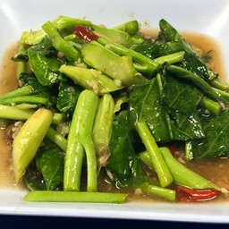 คะน้าผัดปลาสลิส