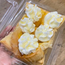 ขนมปังปิ้งวิปครีมเนยนม