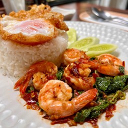 กะเพราพริกแห้งกุ้ง + ไข่ดาว