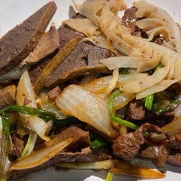 เครื่องในรวมผัดน้ำมันหอยเป็นกับ