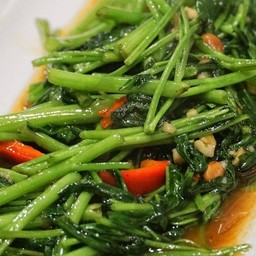 ผัดผักราดข้าว