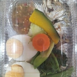 ข้าวน้ำพริกปลาทูผักต้มไข่ต้ม